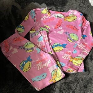 Girls Pink TMNT Ninja Turtle Pajamas 6Y runs small, more like a 5Y